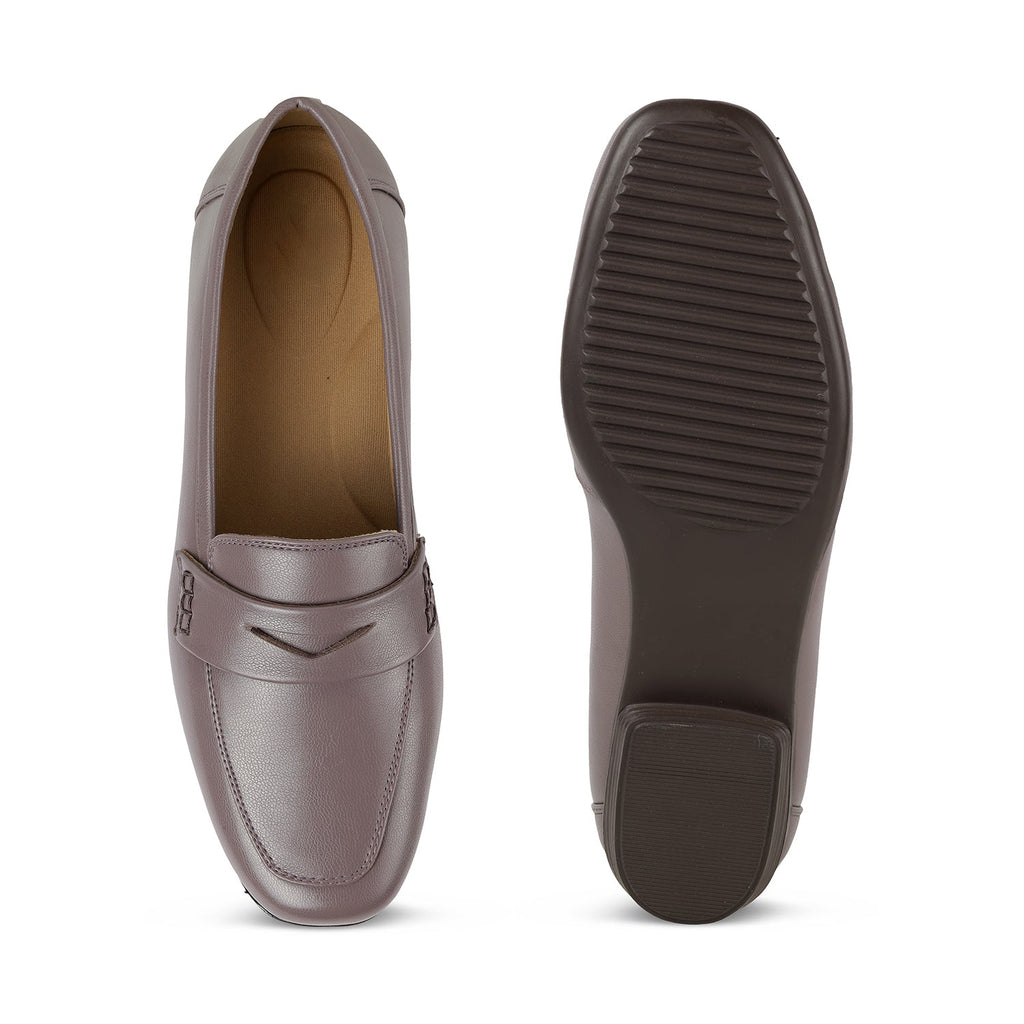 Women’s Penny Loafers with Timeless Comfort and Clean Styling