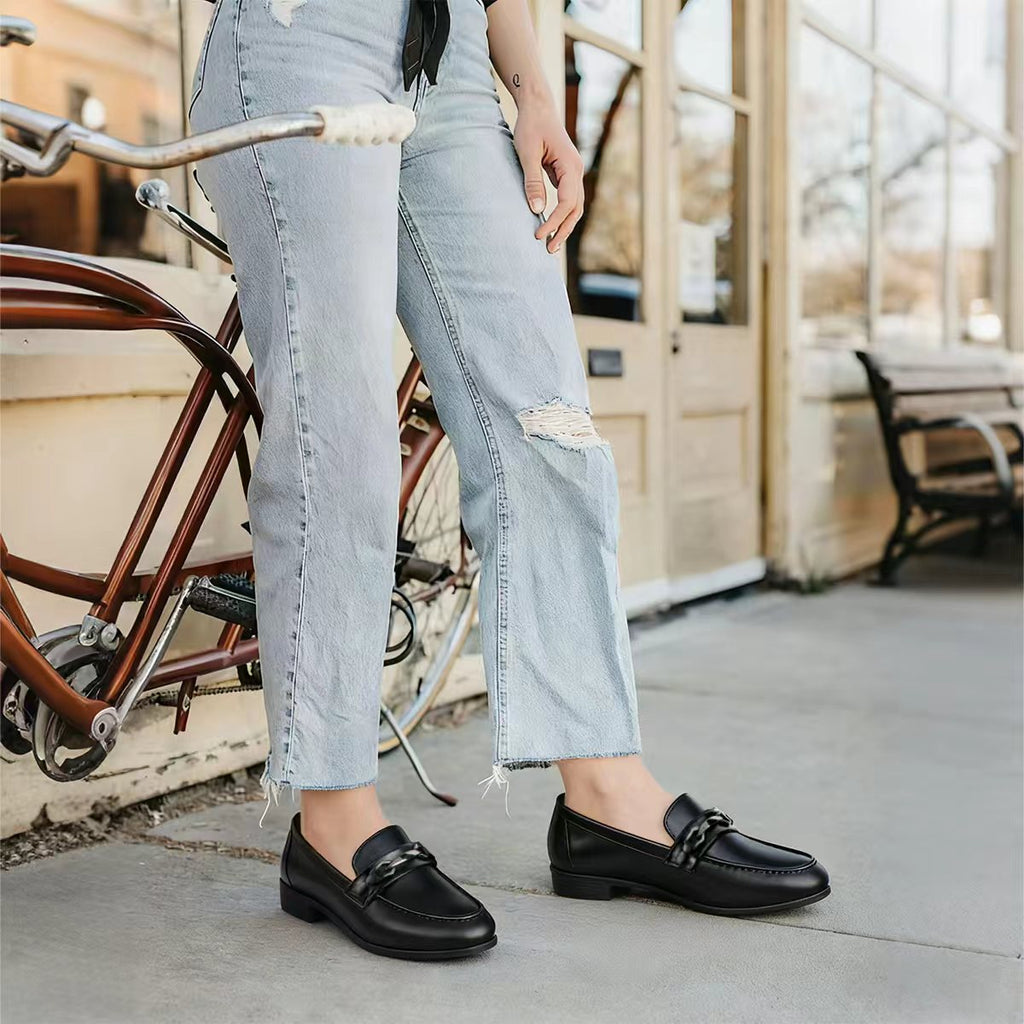 Women’s Classic Loafers with Metal Accent for Everyday Wear